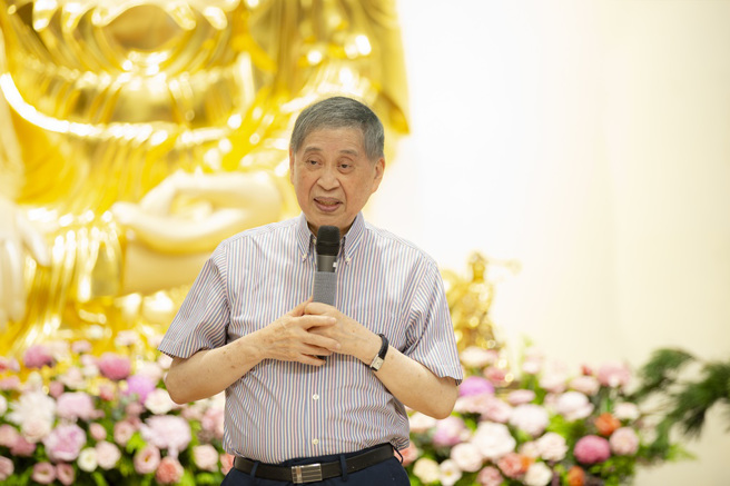 惠中寺「未來與希望」講座全方位文藝大師白先勇，以「青春版牡丹亭的前世今生」為題，講述崑曲起源及內涵。(圖/佛光山惠中寺提供)