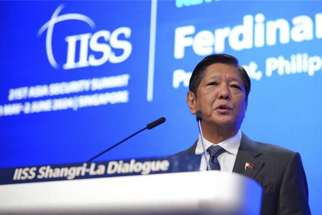 5月31日晚间，菲律宾总统小马可仕在「香会」开幕式发表主题演讲，就南海局势对中国发出警告。（美联社）