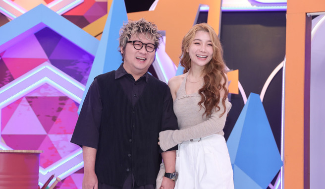 依依胸前中空庆生照曝光。（图／中时资料照）