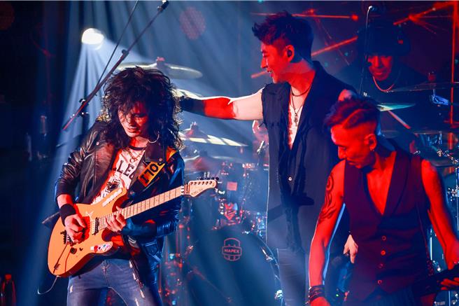 信樂團1日在台北開唱。（羅永銘攝）