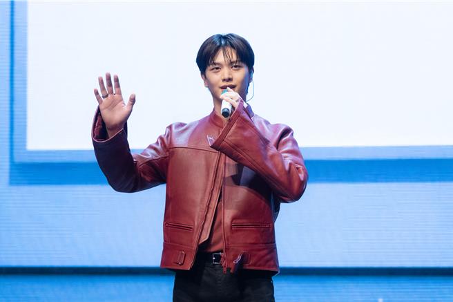 陆星材感谢粉丝不断送来美食把自己喂饱饱。（叁人行文娱提供）