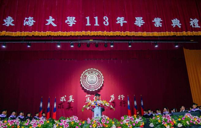 蔡明忠说，只有自己可以对自己百分百坦承，透过自我对话与自我辩证，更了解自己，进而发挥自我。(照片/富邦金控提供)