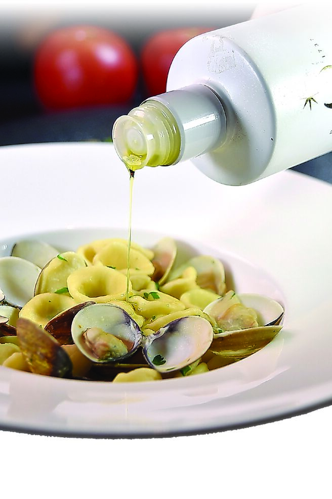 普利亚区是义大利最大橄榄油产区，享受道地的普利亚Pasta，可加入初榨橄榄油提味。图／姚舜