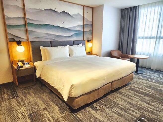 嘉义福容voco酒店有370间客房，因位在高楼层，每间都有景观。图／姚舜