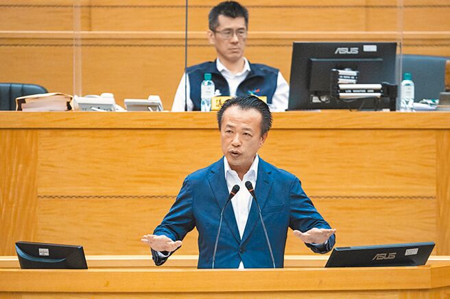 嘉義縣長翁章梁5月31日到縣議會施政報告。（嘉義縣政府提供／廖素慧嘉縣傳真）