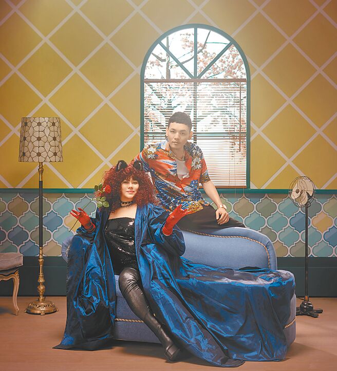 林美秀（左）邀春風合作演出新歌MV。（繁星浩月提供）