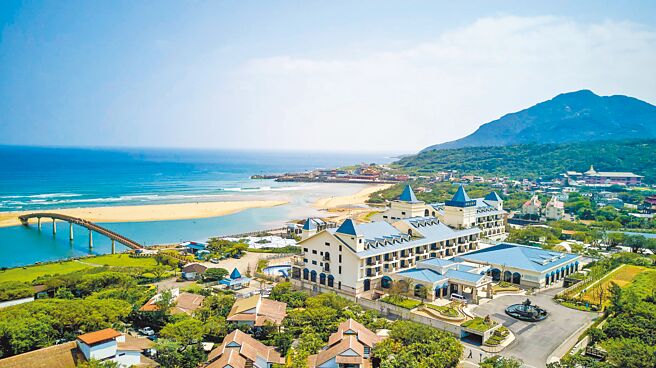 福容大饭店推出「Hello Summer住宿专案」迎接夏天。（福容大饭店福隆提供）