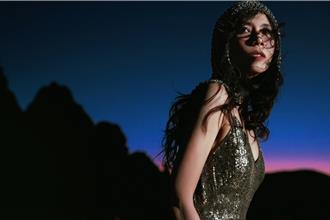 莫文蔚今迎54岁生日　超辣绝美身材全曝光