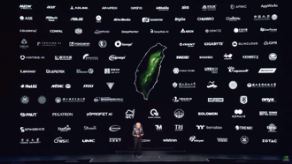 黃仁勳背板列16大學！元智義守入榜 網笑沒上榜準備退場