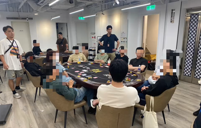 专案小组1日凌晨持搜索票执行查缉。( 叶庭欣/翻摄 )