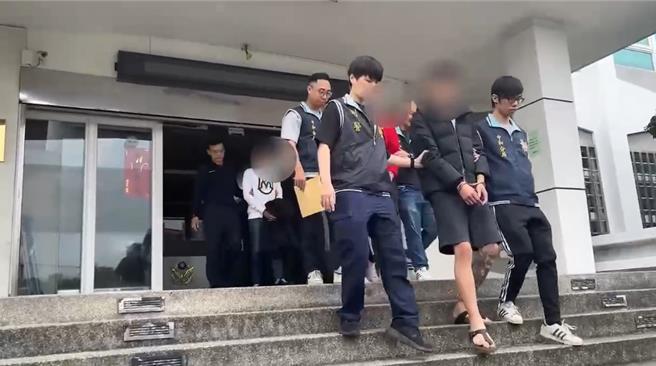 警方将陈男等人依加重窃盗罪送办。（中和警分局提供）