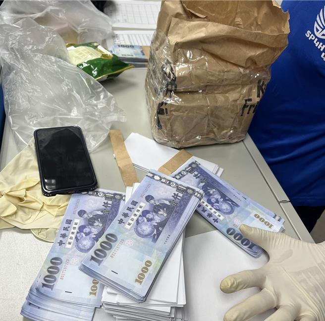 警方查扣的证物。（三峡警分局提供）