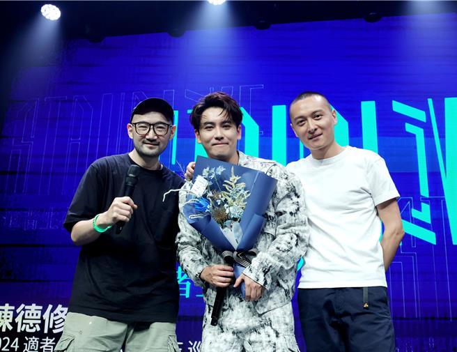 东城卫团员无预警合体。（陈德修工作室提供）