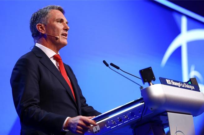 澳洲副總理兼國防部長馬勒斯2日表示，澳洲已要求與中國進行軍事會談，並願意與菲律賓走得更近。（路透社）