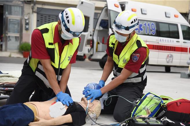 苗栗消防局平均每年出勤案件数约2.5万件。（苗栗消防局提供／李京升苗栗传真）