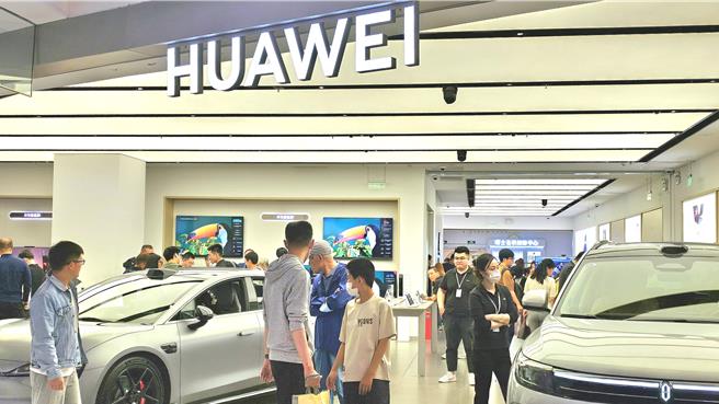 到2035年，行业预测：大陆新能源汽车市场渗透率达90％。（蓝孝威摄）