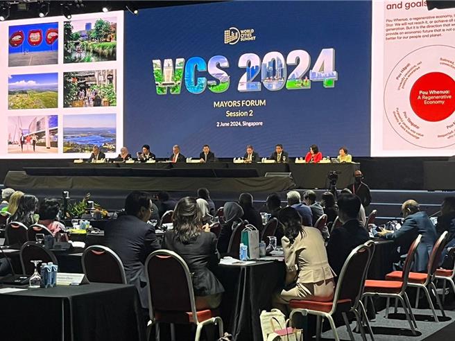 世界城市高峰會6月2日起在新加坡舉辦，基隆市是全國非六都城市中惟一受邀參加的城市，會中基市府會與世界各國代表分享基隆在城市發展與海洋的共生理念。（基隆市政府提供／張志康基隆傳真）