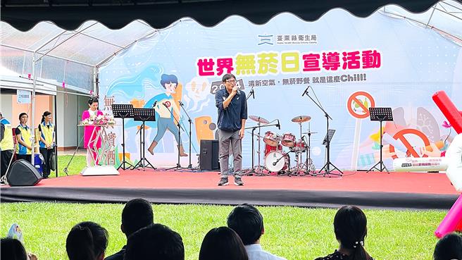 台東縣議員簡維國笑曝戒菸變有錢的說法，引起全場哄堂大笑。（蕭嘉蕙攝）