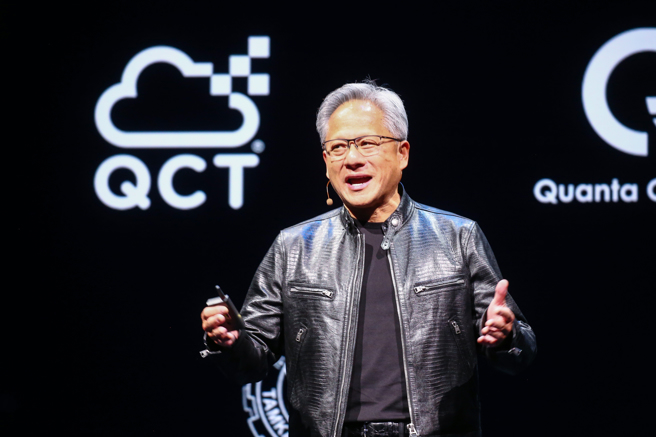 辉达股价涨势难挡，执行长黄仁勋的身价也跟着水涨船高。（邓博仁摄）