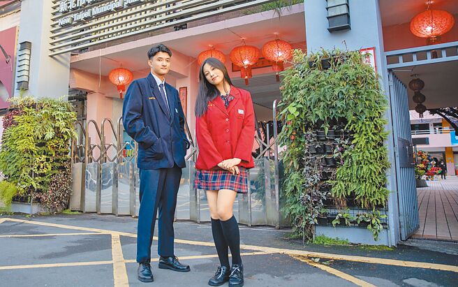 新北莊敬高職校長林淑貴認為，學生服裝統一容易辨別身分，在外穿制服也會有榮譽感。圖為莊敬高職學生。（新北市教育局提供）