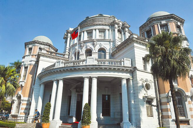 監委指員警在進行彌撒中的教堂抓人上銬，影響宗教儀式進行，函請行政院督促內政部及警政署檢討改進。圖為監察院外觀。（本報資料照片）