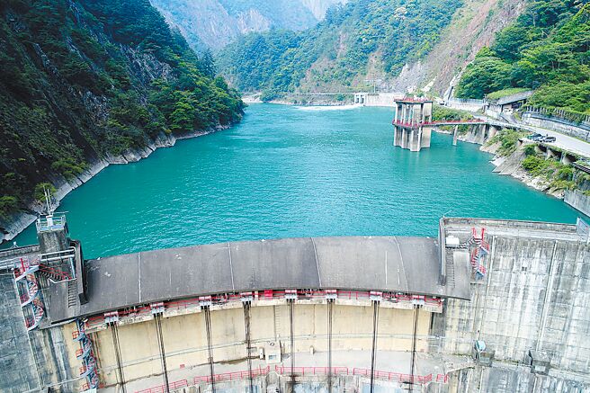 避「弃风弃光」，台电近日把规画中的第三座巨型天然电池「光明抽蓄水力发电」升级，容量翻涨近倍，1年预计可储存7到8亿度电。（台电提供）