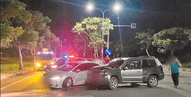 花蓮縣玉里分局鍾姓派出所所長5月31日晚間9時許，酒後駕車上路，沿文田路北往南行駛至文田路與台20甲線路口欲左轉時，與66歲余姓男子駕駛自小客車發生碰撞，鍾男依公共危險罪函送偵辦。（關山警察分局提供／蕭嘉蕙台東傳真）