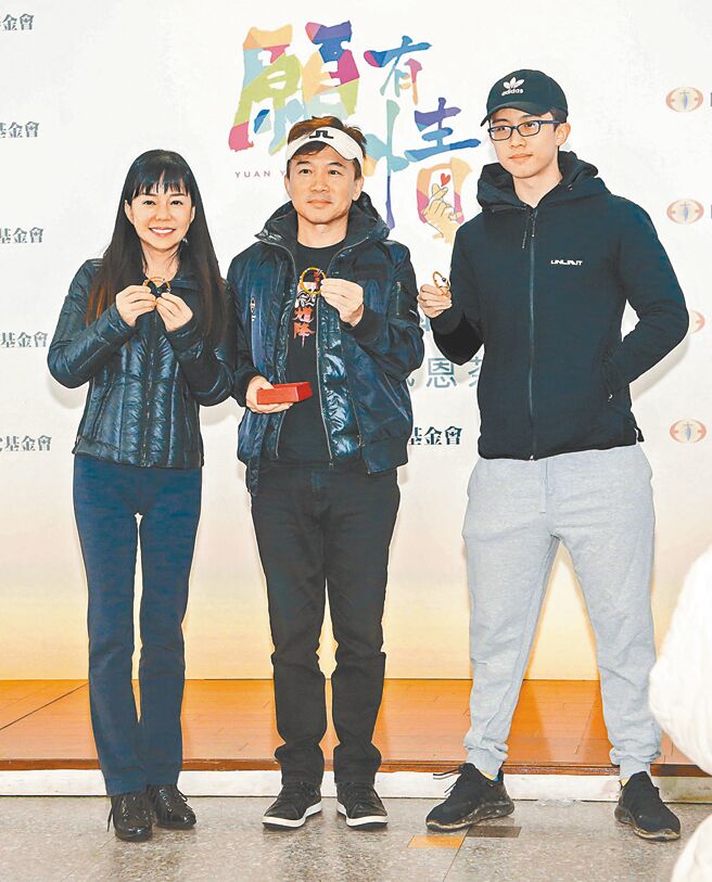 狄鶯（左起）和孫鵬常為兒子孫安佐傷神傷心。（資料照片）