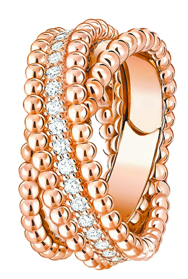 梵克雅宝Perlee diamonds duo玫瑰金镶钻戒指。（Van Cleef & Arpels提供）
