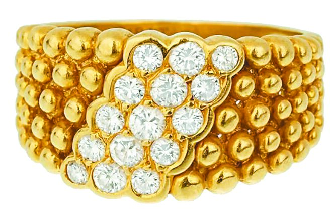 梵克雅宝于1982年打造的Caroline骨董戒指。（Van Cleef & Arpels提供）