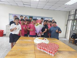 高中生6度闖火場救獨居老翁   林雅各康復返校   師生辦歡迎會湧捐款