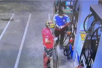 莽男不满违停被开罚单 派出所纵火烧车泄愤被羁押