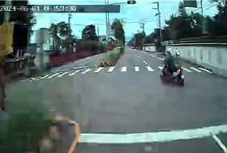 19歲機車騎士「鬼切」左轉 慘遭環保車撞飛傷重亡