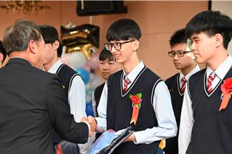 协和佑德高中毕典暨转正仪式 校长有信心毕业生职涯光明