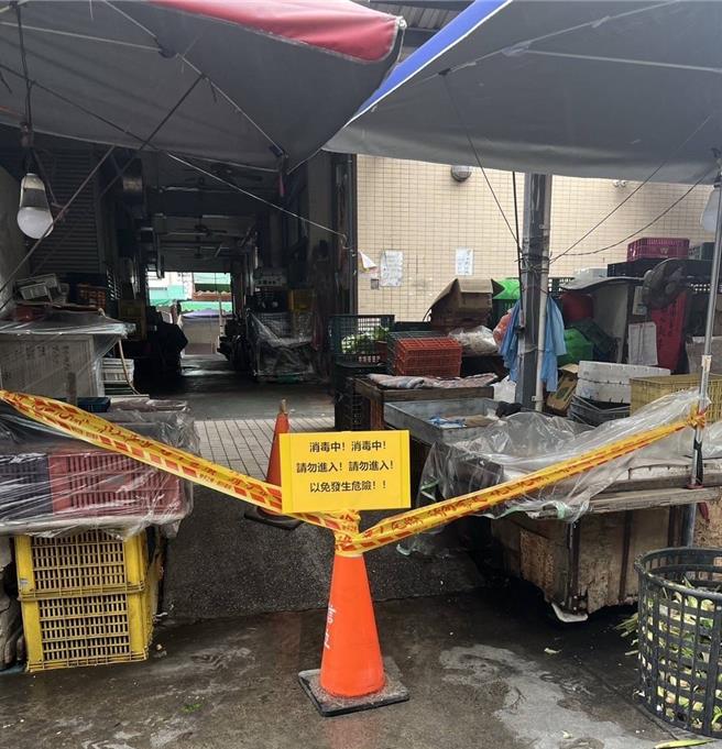 2024年6月3日澎湖縣／澎湖首見市場清消，北辰市場3日休市清消，市場周邊拉起警示線標示，提醒勿進入清消區域。（馬公市公所提供／許逸民澎湖傳真）