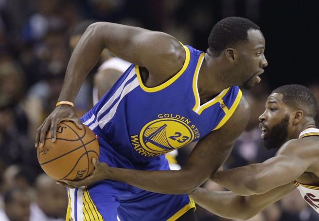 2017年总冠军赛，勇士队格林持球进攻。（美联社资料照）