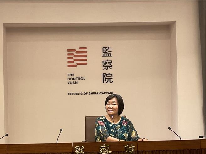 废考监议题近日又浮上台面，蓝营提出「废院不废权」的讨论。对此，监委纪惠容回应，她不太了解，她认为，朝野有共识废监院就依照程序走，依照程序走就要修宪。（蔡雯如摄）