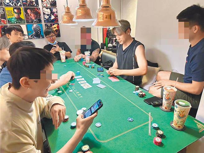 战堂吴亦凡持有大麻被判25日拘役，他还曾与陈零九、阿滴等人玩德扑。（本报资料照片）