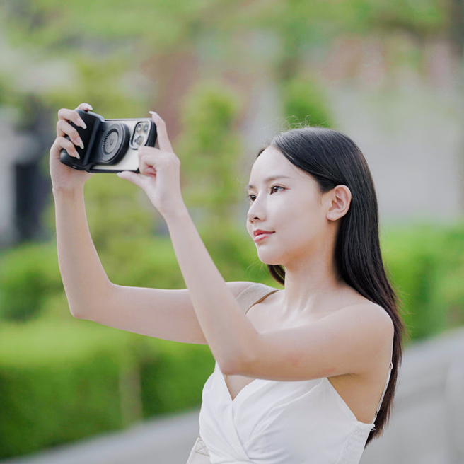 「iPhone專業攝影組」ENERGEA MagCam Grip 德誼獨家首發，早鳥優惠價84折起。（德誼數位提供／古明弘台北傳真）