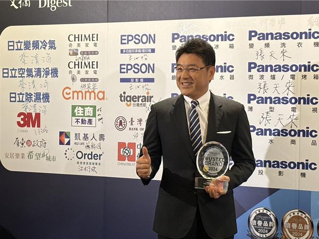 謝震武3日獨自出席讀者文摘頒獎典禮。（謝佩樺攝）