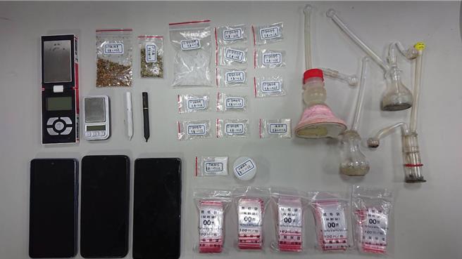 警方在2个据点查扣各项毒品及相关证物。（国道公路警察局提供）