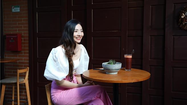 谢沛恩首度跨界主持全英文节目《Veggie Island》。（TaiwanPlus提供）