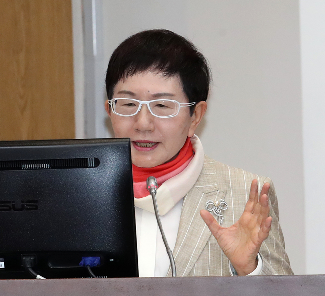 財政部長莊翠雲回應超徵還稅於民議題。（圖／劉宗龍攝）