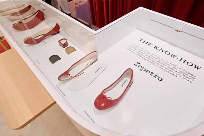 店內同時展示出鞋款縫製的過程。（Repetto提供／黃唯淯台北傳真）
