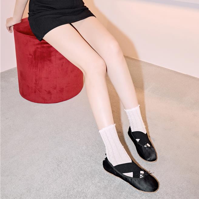 Repetto推出各種色系，不同材質的芭蕾舞鞋供選購。（Repetto提供／黃唯淯台北傳真）