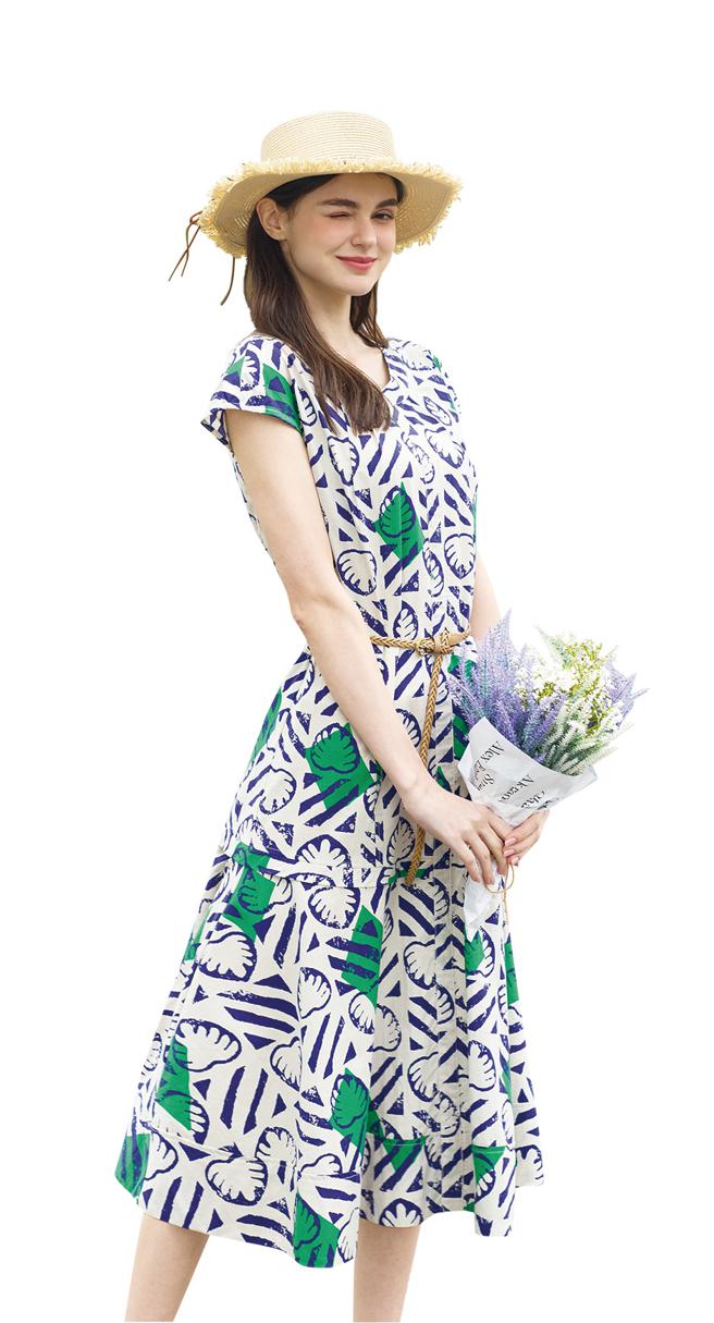 SOGO忠孝館JOAN印花洋裝，原價4980元、特價3984元。（SOGO提供）