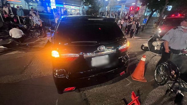 今（3日）晚間18時50分許，台北市文山區興隆路三段發生一起嚴重車禍。（翻攝畫面）