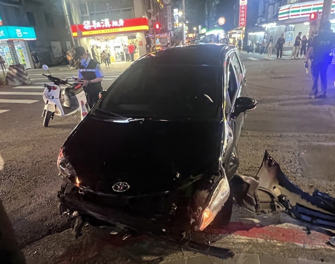 今（3日）晚間18時50分許，台北市文山區興隆路三段發生一起嚴重車禍。（翻攝畫面）