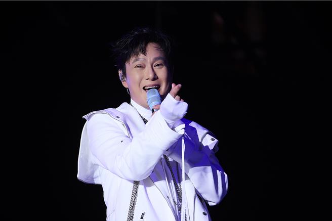 张信哲近日在山东烟台举办演唱会。（潮水音乐提供）