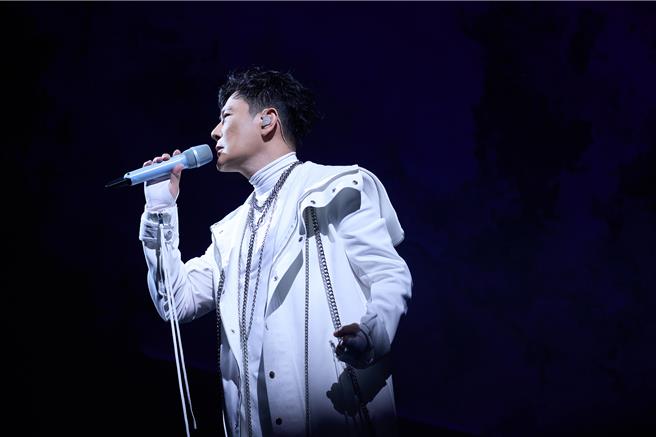 张信哲举办「未来式终极版世界巡迴演唱会」。（潮水音乐提供）